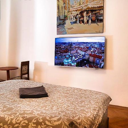 Room & Parking Assistance Prag Eksteriør billede