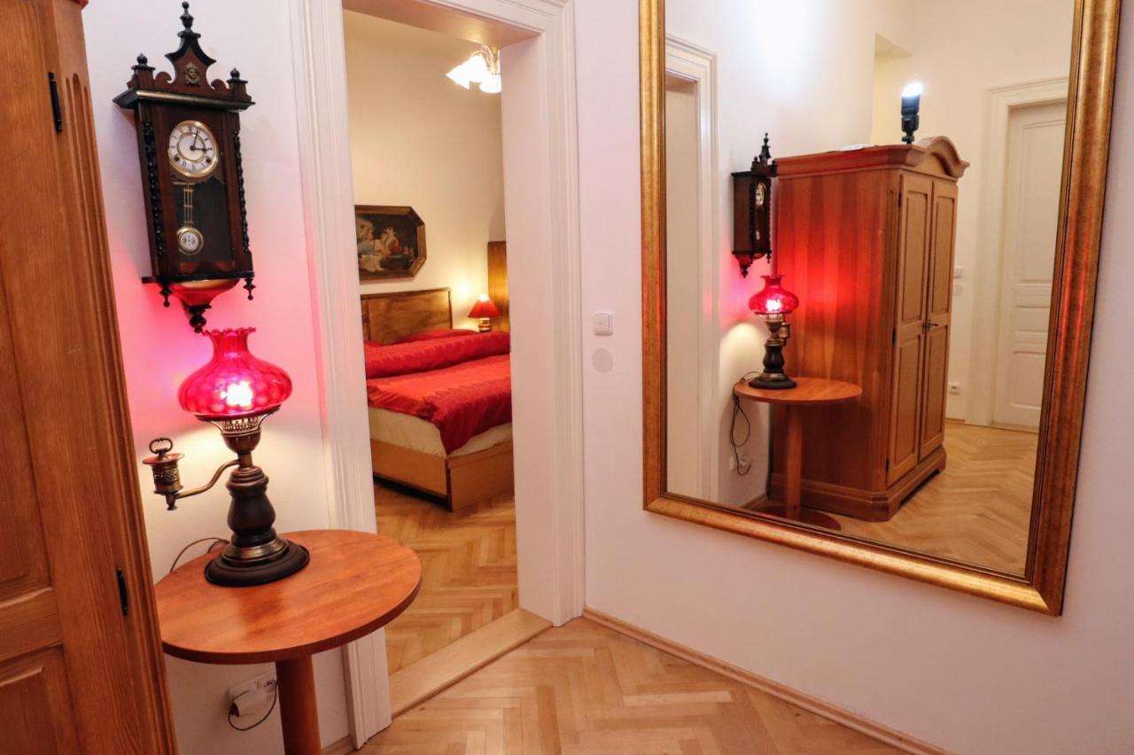 Room & Parking Assistance Prag Eksteriør billede