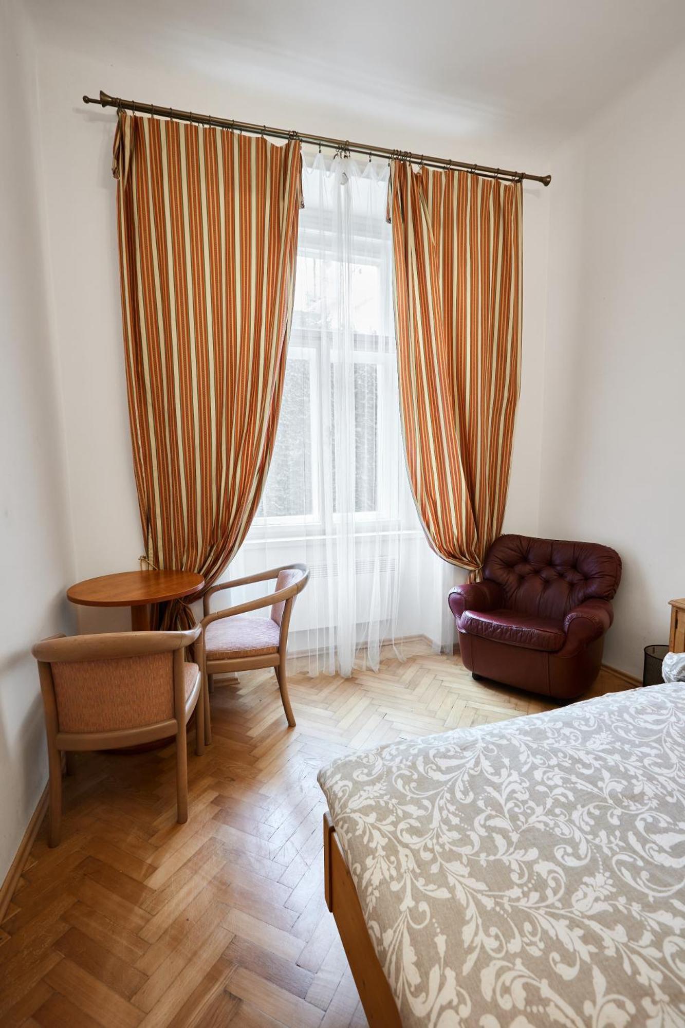 Room & Parking Assistance Prag Eksteriør billede