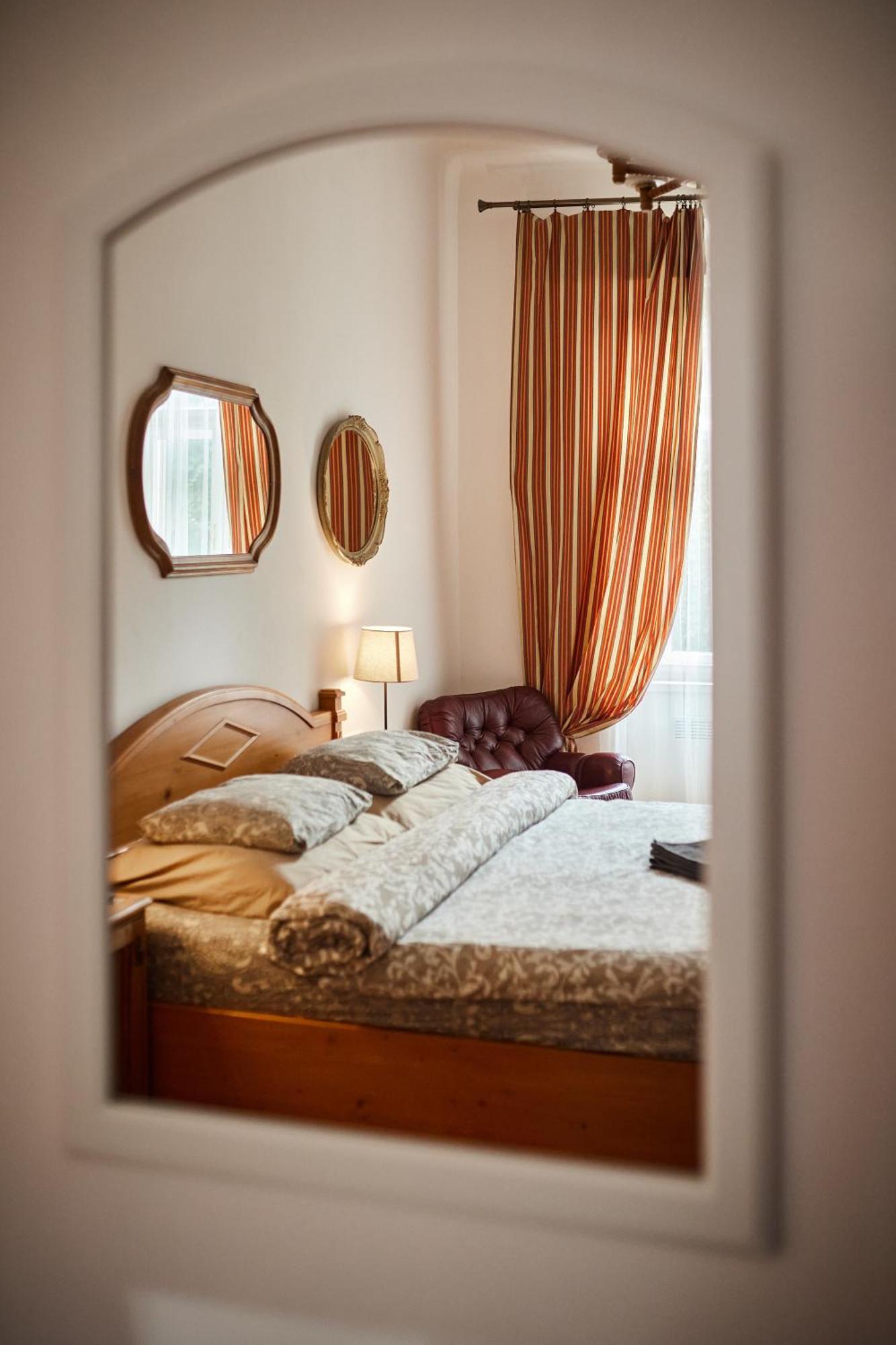 Room & Parking Assistance Prag Eksteriør billede
