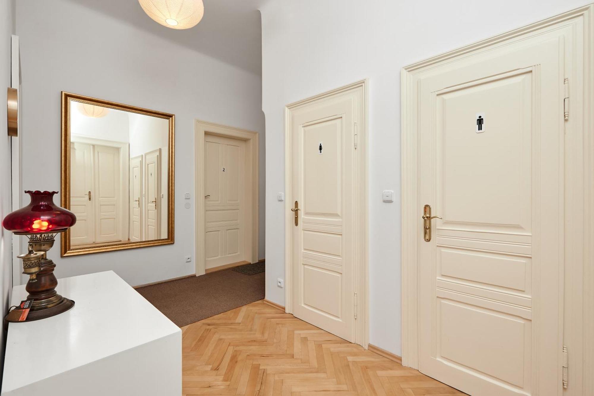 Room & Parking Assistance Prag Eksteriør billede